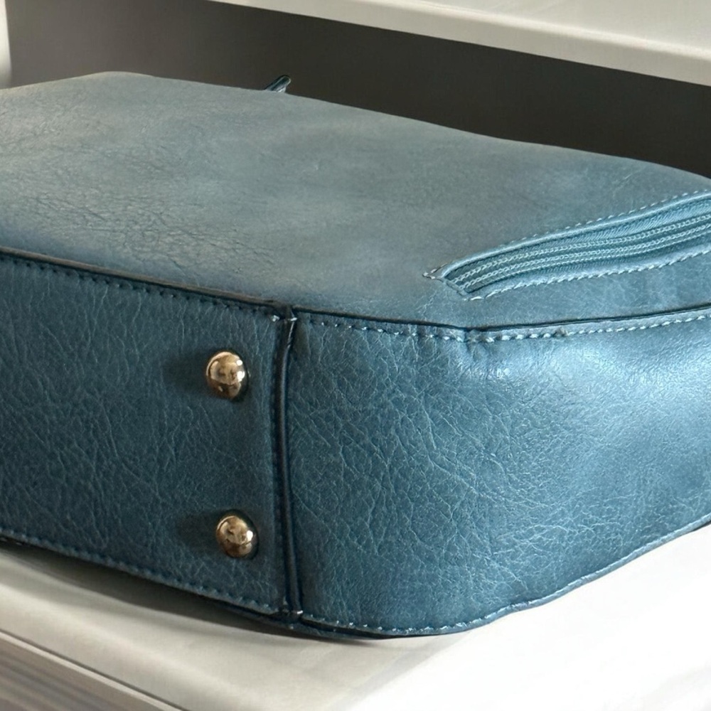 NWT Blue Vegan Leather Shoulder Bag! NEW! - Picture 6 of 11